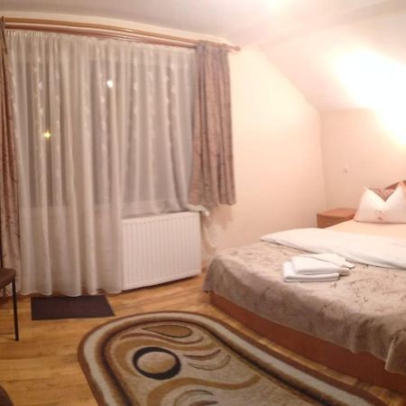 Casa Terzea Hotel Rîşnov Eksteriør billede